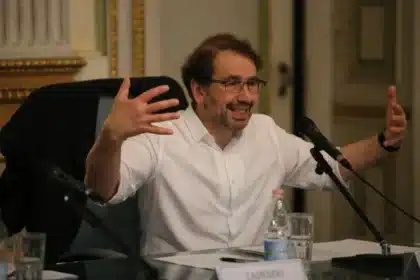 David Hel, destacado teórico de la democracia cosmopolita, durante el seminario 'Una teoría de la política global: Desde el holocausto hasta nuestros días'. Foto de Fondazione Giannino Bassetti.