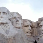 Mount Rushmore in America features sculptures of four iconic presidents: George Washington, Thomas Jefferson, Theodore Roosevelt, and Abraham Lincoln.