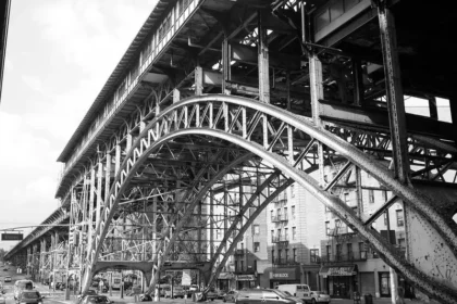 A street view of Harlem, New York—an urban space that, like many across the Americas, has borne witness to shifting racial and communal boundaries shaped by patterns of absorption, mobility, and exclusion.