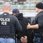 Les opérations de l’ICE ont déclenché de vastes manifestations contre les expulsions dans tout Los Angeles. (C00)