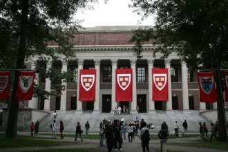 Front view of Widener Library at Harvard University. Photo credit: Joseph Williams (CC BY).