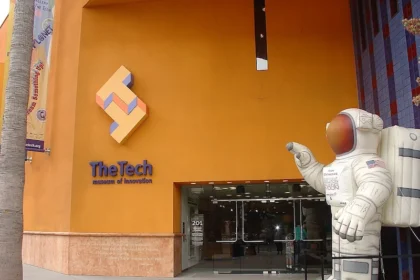 Entrance of The Tech Museum of Innovation in San José, California, featuring its iconic astronaut figure welcoming visitors. Photo by Elizabeth B. Thomsen (CC BY).