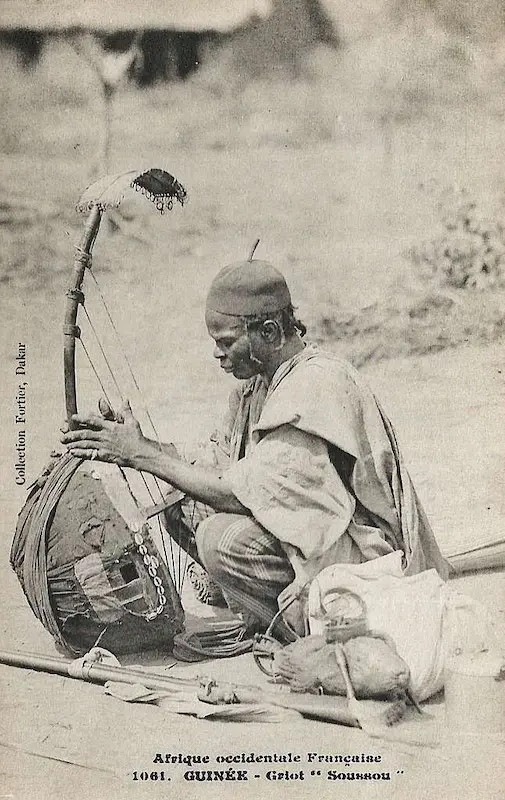 Microhistories_A Soussou griot in Guinea, photographed during the French colonial period in West Africa. Collection Fortier, Dakar (Public Domain).