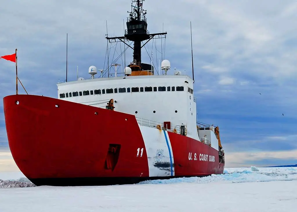 Le USCGC Polar Sea, un brise-glace lourd de l’époque de la guerre froide, demeure un symbole de la présence historique des États-Unis dans l’Arctique. Mais dans le paysage polaire en rapide évolution d’aujourd’hui, de tels navires vieillissants illustrent les dangers de s’accrocher à des paradigmes dépassés au lieu d’adopter des solutions plus intelligentes et agiles.