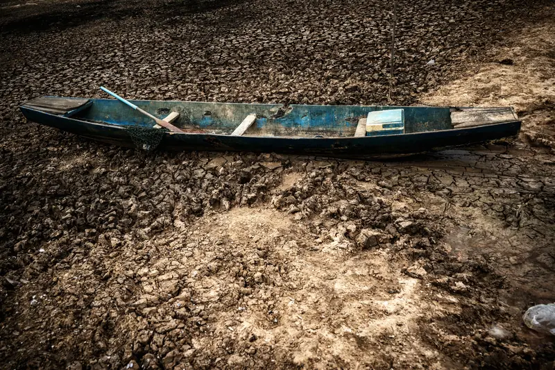 Worlds end : A boat left stranded on cracked earth, its water gone. A small, literal picture of what it means when a world ends. Photo by Pijarn Jangsawang, public domain.